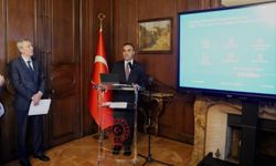Bakan Kacır: 'Fransa'daki 1 milyar doları aşan Türk yatırımları ve burada yaşayan 800 binden fazla vatandaşımız ülkelerimiz arasındaki bağları daha da zenginleştirmektedir'