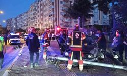 Balıkesir'de istinat duvarına çarpan otomobilin sürücüsü öldü