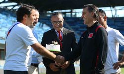 Basın mensuplarından Montella'ya doğum günü sürprizi