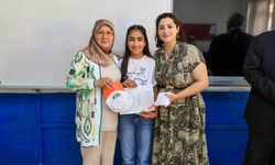 Başkan Arslan öğrencilerin karne heyecanına ortak oldu