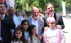 Başkan Çolakbayrakdar, karne sevinci yaşayan öğrencileri tebrik etti