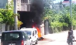 Batman'da park halindeki motosiklet küle döndü