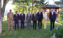 Bayburt'ta tayini çıkan mülki idare amirleri için veda programı düzenlendi