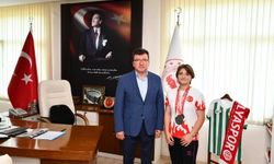 Bilek güreşinde dereceler elde eden Ayşe Büyükkaçar, ilçenin gururu oldu