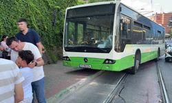 Bursa'da anne ve bebeğine otobüs çarptı: 2 yaralı