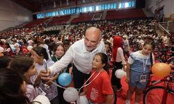 Canik'te camiler çocuklarla, çocuklar hediyelerle buluşuyor