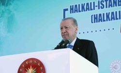 Cumhurbaşkanı Erdoğan: 'Siz kimin hain olduğunu tartışırken biz zorlu müzakere masalarında Türkiye'nin hak ve hukukunu savunduk. Siz birbirinizin kuyusunu kazarken biz elimizle iğneyle kuyu kazar gibi barışa giden yolun önündeki engelleri kaldırdık.'