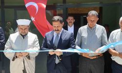 Depremin ardından inşa edilen 130'uncu cami dualarla ibadete açıldı