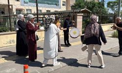 Diyarbakır'da ilginç boşanma: Kadının halay çekmesine erkek bağlama çalarak cevap verdi
