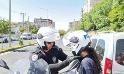 Diyarbakır'da okulları karıştıran öğrenciler son dakikalarda polis eşliğinde yetişti