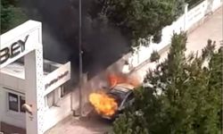 Diyarbakır'da seyir halindeki araç alev topuna döndü
