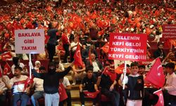 Dualarla milli takıma destek olundu, dev ekranda maç heyecanı yaşandı