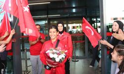 Dünya Şampiyonu Ayşegül Açık'a coşkulu karşılama