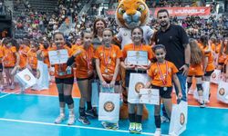 Eczacıbaşı Spor Kulübü Mini Voleybol Şenliği gerçekleşti