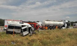 Edirne'de yolcu minibüsü tıra çarptı: 16 yaralı