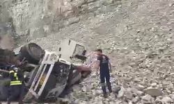 Erzurum'da feci kaza: Freni patlayan tırdan atlayan sürücü öldü, 2 kişi yaralandı