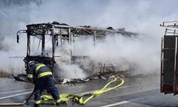 Eskişehir'de seyir halindeki belediye otobüsü yanarak kullanılamaz hale geldi