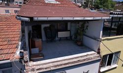 Fatih Laleli'de binadan kopan beton ve metal parçalar yere düştü, facianın eşiğinden dönüldü