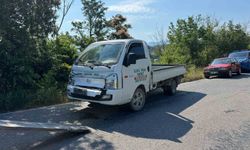 Freni boşalan kamyonet tarım aracına çarptı: 1 yaralı