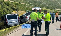 Isparta'da iki otomobil çarpıştı: 1 ölü, 5 yaralı
