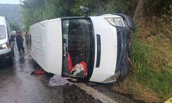 İzmir'de işçi servisi devrildi: 1 ölü, 2'si ağır 10 yaralı