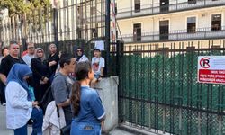 İzmir'de YKS heyecanı: Dış kapı demirlerinden atlayıp sınava girmeye çalıştılar