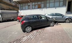 Kağıthane'de yokuştan kayan araç kaza yaptı: 4 araçta maddi hasar oluştu