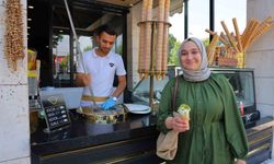 Kahramanmaraş'ta havaların ısınmasıyla Maraş dondurmasına ilgi arttı