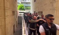 Kapıları koçbaşlarıyla kırdılar, çatı katında uyuşturucu yakaladılar: 79 tutuklama