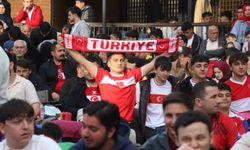 Karabük'te vatandaşlar milli maç heyecanını dev ekranda yaşadı