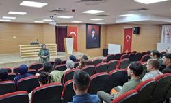 Kars'ta Aile ve Sosyal Hizmetler personeline teknoloji bağımlılığı eğitimi