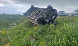 Kars'ta ticari araç şarampole devrildi: 1 yaralı
