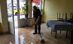 Kastamonu'da dolu yağışı hayatı felç etti: İlçe beyaza büründü, ev ve iş yerlerini su bastı