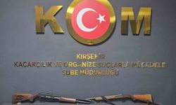 Kırşehir'de, ruhsatsız tüfek ve kaçak içki ele geçirildi