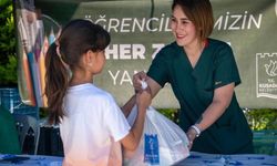 Kuşadası'nda öğrencilere 122 bin beslenme paketi desteği