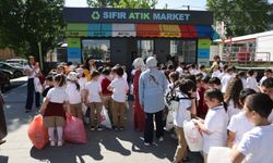 Kütahya'da Çevre Haftası'nda öğrencilerden doğaya destek