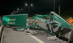 Kuzey Marmara Otoyolu'nda kamyonun açılan damperi tabelaya çarptı: Kapanan yol trafiğe açıldı