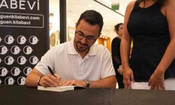 Maltepe'de yazar Caner Kaldı okurlarıyla buluştu