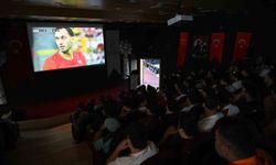 Manisa CBÜ öğrencileri milli maçı hep birlikte izledi