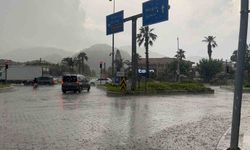 Marmaris'te sağanak yağış hayatı olumsuz etkiledi