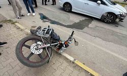 Muş'ta otomobil ile motosiklet çarpıştı: 2 yaralı