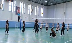 Okul Sporlarında voleybol heyecanı devam ediyor