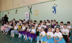 Oltu'da 4-6 yaş Kur'an kursu öğrencilerinden yılsonu programı coşkusu