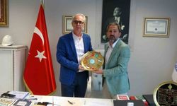 Osmanlı'dan günümüze ulaşan Ahi sancağı Türkiye ile Kosova'yı buluşturdu