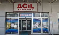 Park halindeki otomobile çarpan çocuk yaralandı