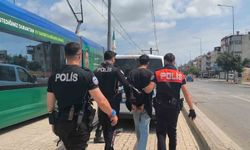 Polisi görünce kaçmak istedi, 34 dosyadan 23 yıl hapis cezası ile arandığı ortaya çıktı