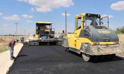Şanlıurfa'da 14 kilometrelik grup yolunda asfalt seferberliği