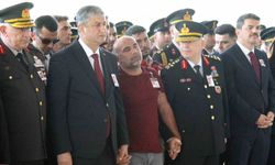 Şehit babası yürekleri dağladı, oğlunun tabutuna koşup öptü