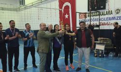 Şehit öğretmen anısına düzenlenen voleybol turnuvası sona erdi