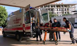 Seyir halindeyken fenalaşan motosiklet sürücüsü park halindeki araca çarptı